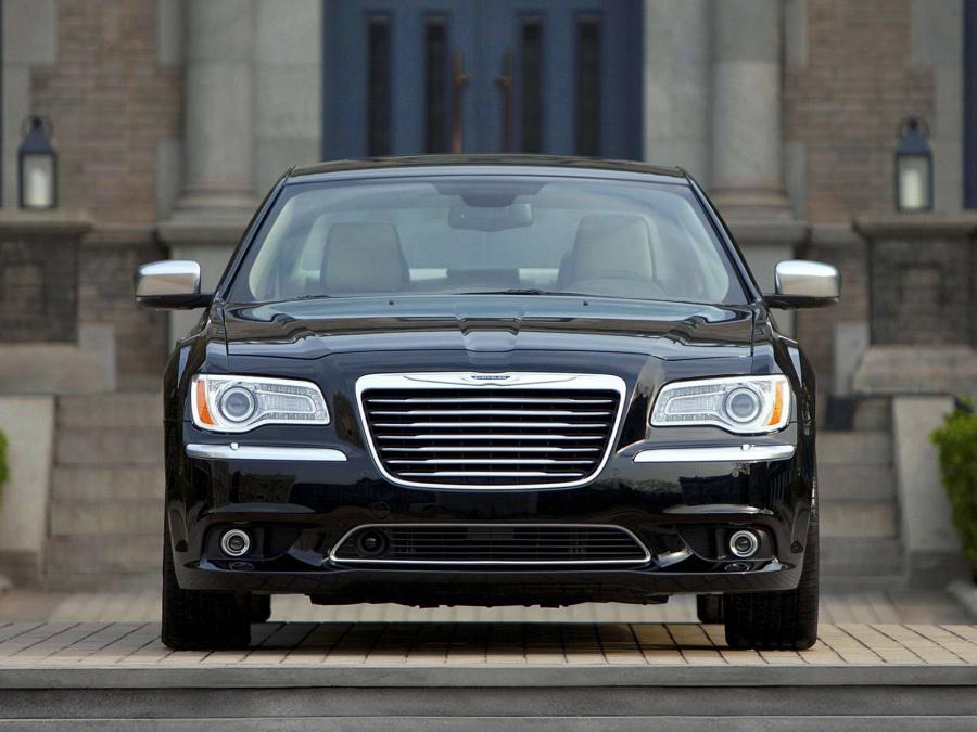  Chrysler 300C 2012 года  (фото 3 из 16)